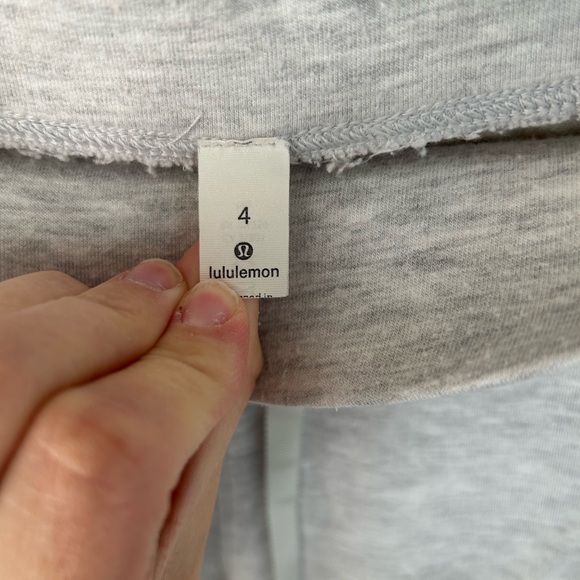 Lululemon Athletica Size 4 - Light Gray Jogger Knit Pants - Picture 3 of 7